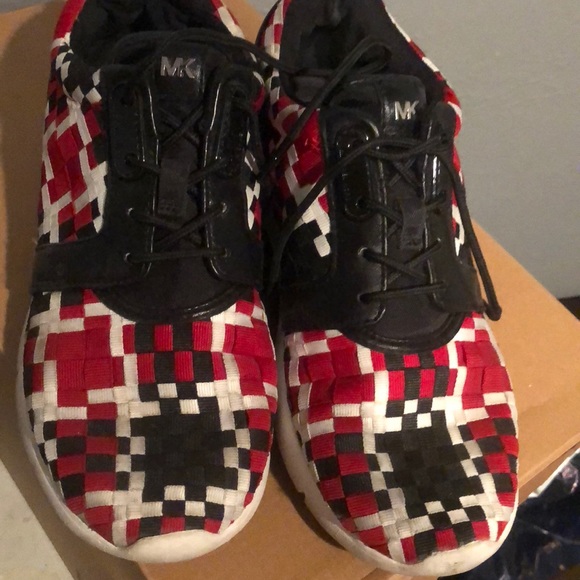 Michael Kors - Picture 1 of 8